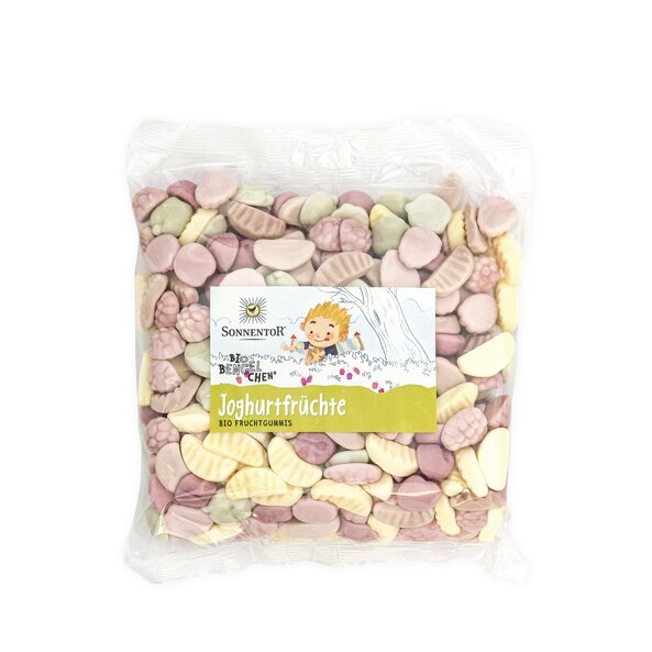 Photo of a transparent pack yoghurt fruit bears. Inside you can see the fruits. On the package you can see a child collecting fruits.